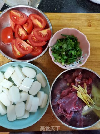 番茄牛肉炖年糕的做法步骤：2