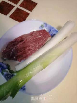 大葱炒羊肉的做法步骤：1