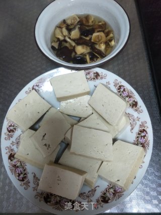 香菇烧豆腐的做法步骤：2