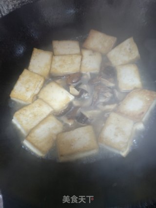香菇烧豆腐的做法步骤：5