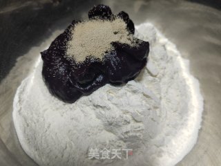 花朵馒头的做法步骤：1