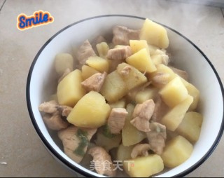 鸡肉炖土豆这样做想而不腻的做法步骤：5