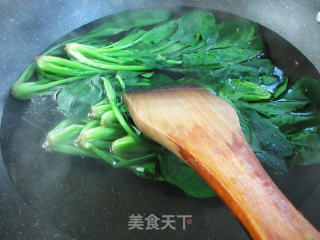 小核桃仁菠菜的做法步骤：2