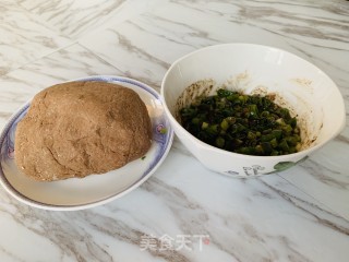 火麻粉全麦葱油饼的做法步骤：2