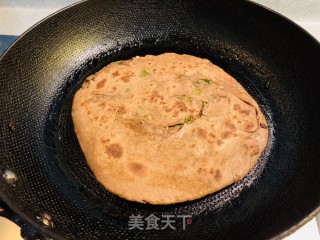 火麻粉全麦葱油饼的做法步骤：3