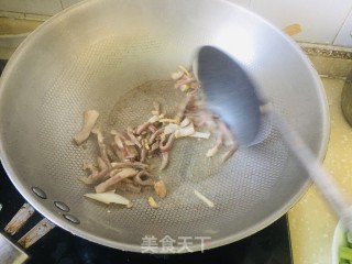 羊肉炒芹菜的做法步骤：3