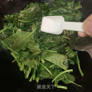 猪油炒菠菜的做法步骤：4