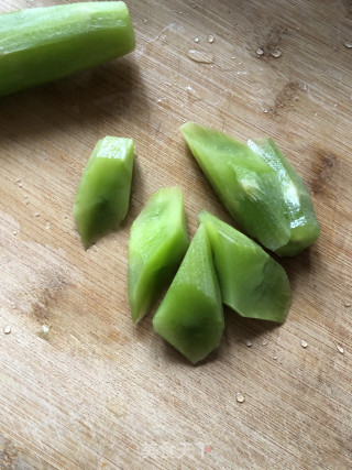 当归乌鸡汤的做法步骤：3