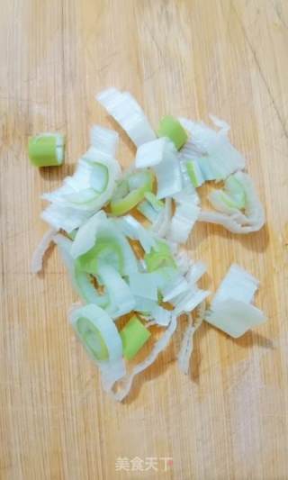 千豆腐炒韭菜的做法步骤：2