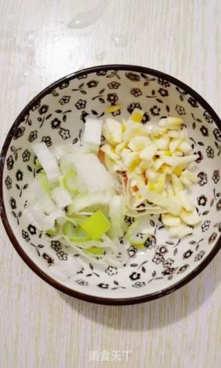 千豆腐炒韭菜的做法步骤：4