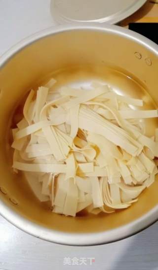 千豆腐炒韭菜的做法步骤：7