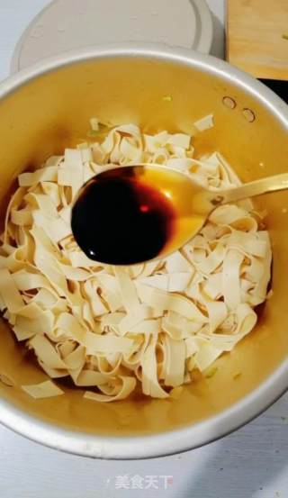 千豆腐炒韭菜的做法步骤：11