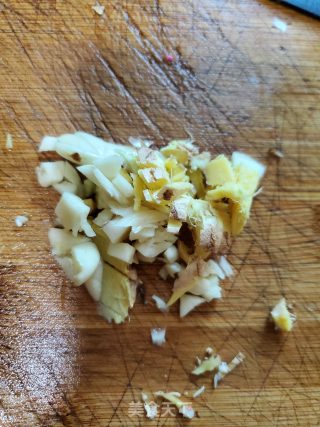 椒盐带鱼的做法步骤：2