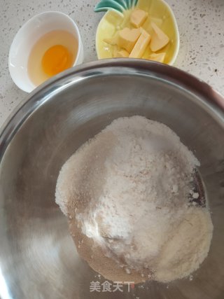香肠面包的做法步骤：1