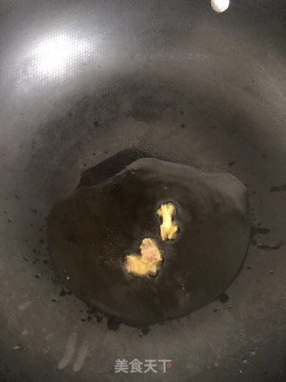 青椒煸炒烧腊的做法步骤：2