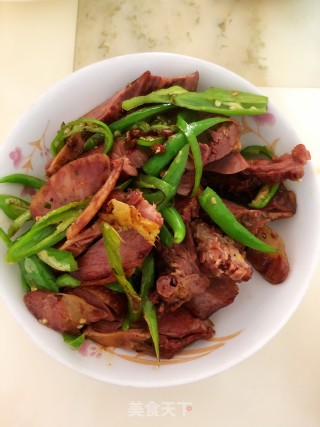 青椒煸炒烧腊的做法步骤：5