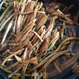 茶树菇炖草鸡的做法步骤：3