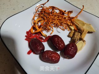 虫草花炖土鸡的做法步骤：1