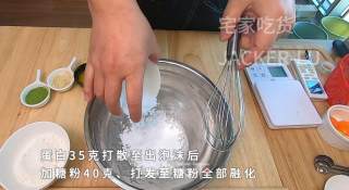 双色夹心饼干，甜蜜巧克力口感丰富，漂亮颜色带来浓浓新年气息。的做法步骤：2