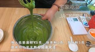 双色夹心饼干，甜蜜巧克力口感丰富，漂亮颜色带来浓浓新年气息。的做法步骤：4