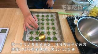 双色夹心饼干，甜蜜巧克力口感丰富，漂亮颜色带来浓浓新年气息。的做法步骤：8