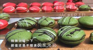 双色夹心饼干，甜蜜巧克力口感丰富，漂亮颜色带来浓浓新年气息。的做法步骤：14