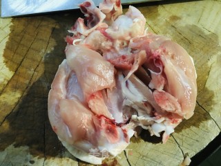 鸡肉蘑菇面的做法步骤：1
