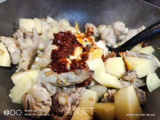 土豆炖鸡肉的做法步骤：7