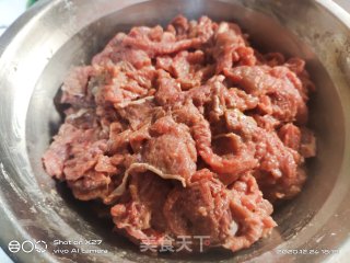 西红柿炖牛肉的做法步骤：1
