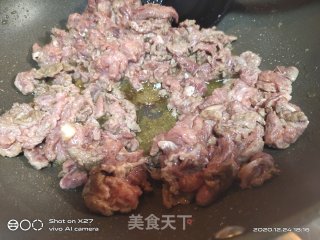 西红柿炖牛肉的做法步骤：2