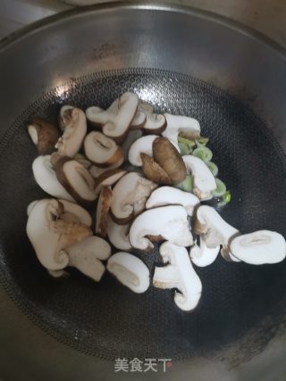 香菇炒青菜的做法步骤：6