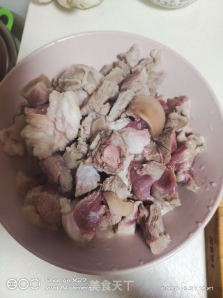 萝卜炖羊肉的做法步骤：2