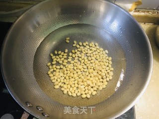 咸菜炒黄豆的做法步骤：2