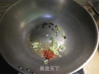 咸菜炒黄豆的做法步骤：3