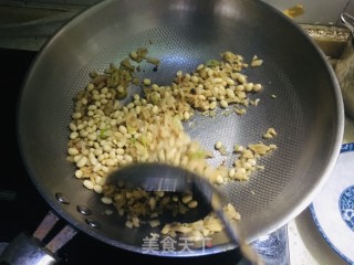 咸菜炒黄豆的做法步骤：5