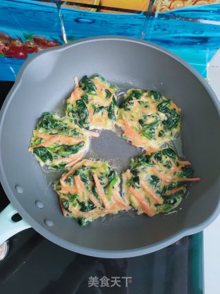 菠菜、胡萝卜饼的做法步骤：4