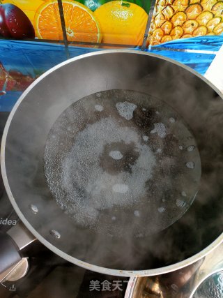 花生米拌茼蒿的做法步骤：2