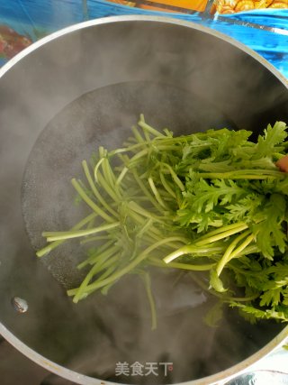 花生米拌茼蒿的做法步骤：3