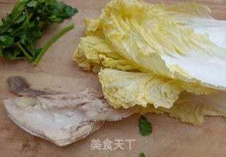 腊八蒜拌白菜鸡胸肉的做法步骤：1
