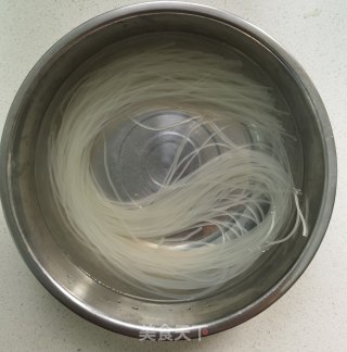 酸辣米线的做法步骤：1