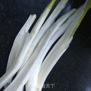 家常葱爆羊肉的做法步骤：1