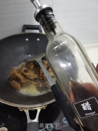 清炒咸鱼块的做法步骤：4