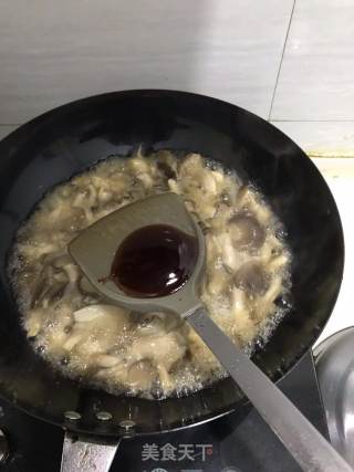 青椒炒平菇的做法步骤：4