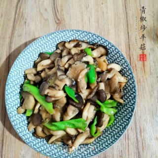 青椒炒平菇的做法步骤：7