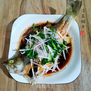 清蒸鲈鱼的做法步骤：6