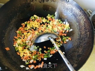 蛋炒饭的做法步骤：2