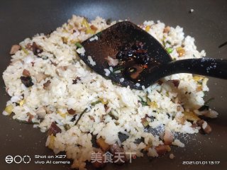 酸菜牛肉炒饭的做法步骤：4
