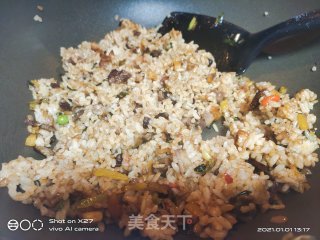 酸菜牛肉炒饭的做法步骤：5