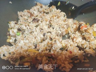 酸菜牛肉炒饭的做法步骤：6