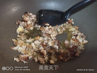烤鸡腿肉炒饭的做法步骤：2